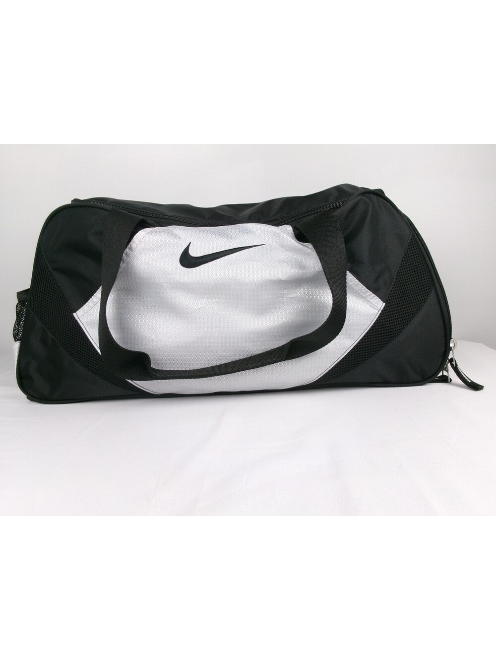 Vintage 2010 Nike Gym Duffel Bag Black Silver BA2773-040 Shoe Compartment